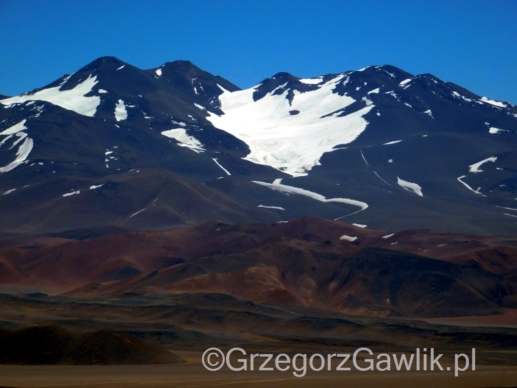 Wulkan Pissis w pełnej okazałości od strony argentyńskiej.