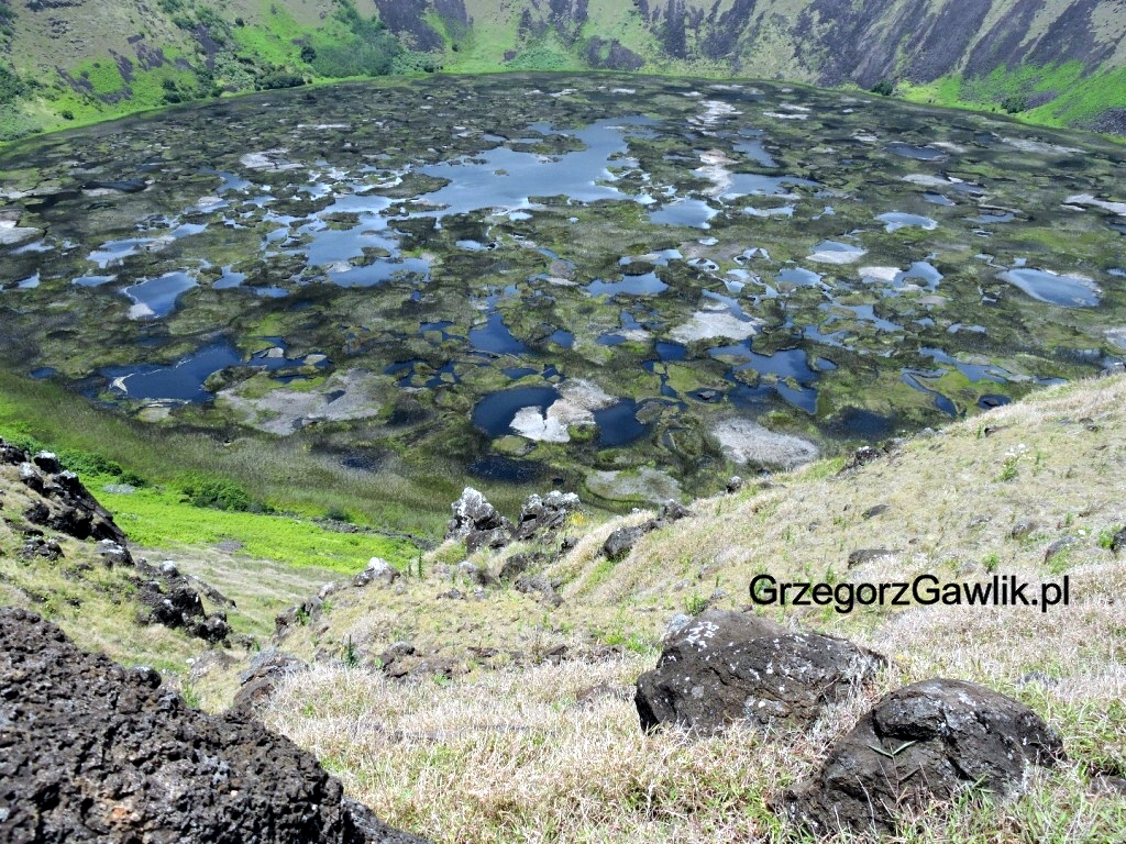 Wulkan Rano Kau, Wyspa Wielkanocna, Polinezja.