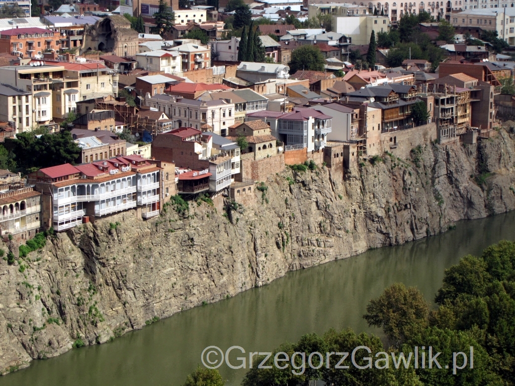 Tbilisi - rzeka Kura i okolice Starego Miasta.