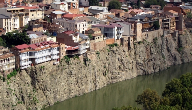 Tbilisi - rzeka Kura i okolice Starego Miasta.