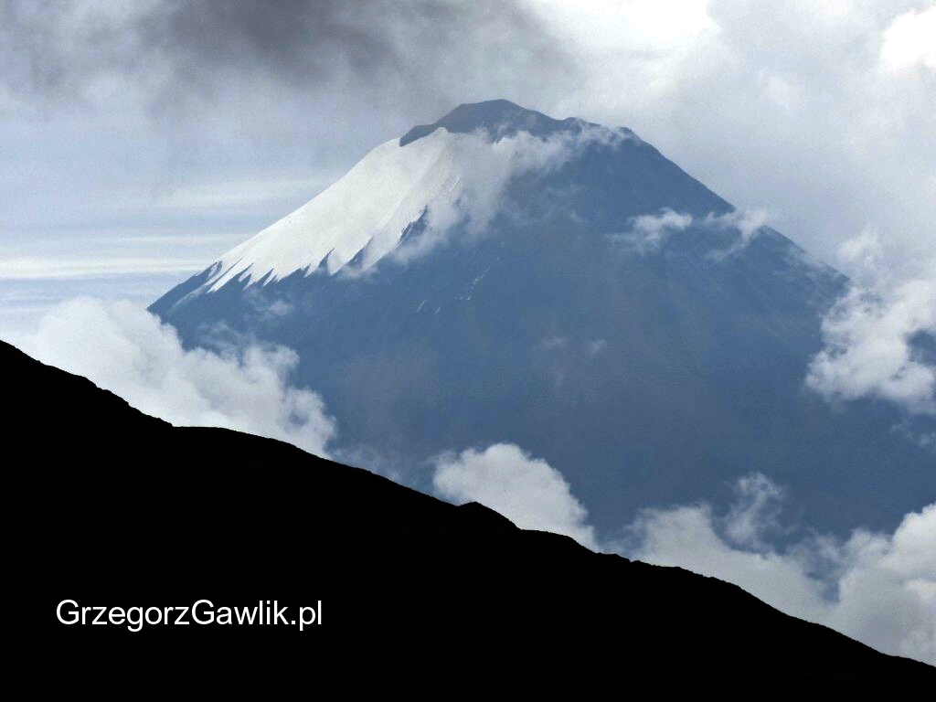 Trudno dostępny wulkan Sangay ok. 5230m w Ekwadorze.