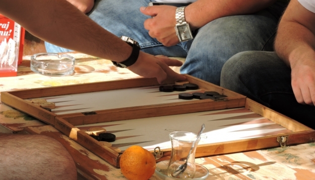 Sarajewo, bazar Bascarsija i gra w tryktrak.