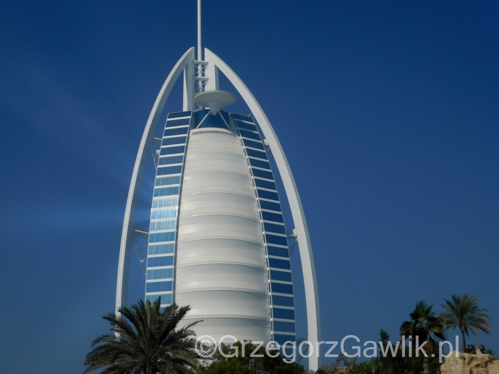 Burj Al Arab - najbardziej luksusowy hotel w Dubaju.