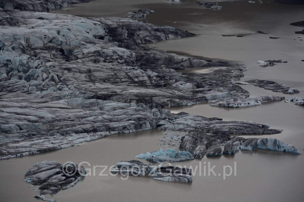 Lodowa laguna przed czołem lodowca Skaftafellsjokull.