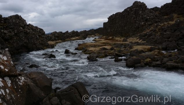 Thingvellir - pęknięcie tektoniczne pomiędzy Ameryką Północną a Eurazją.