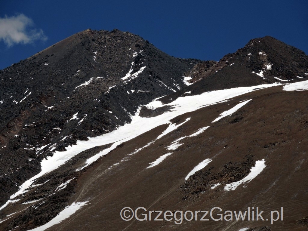 Partie szczytowe wulkanu LLullaillaco 6755m.