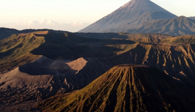 Widok na wulkany Batok, Bromo i Semeru