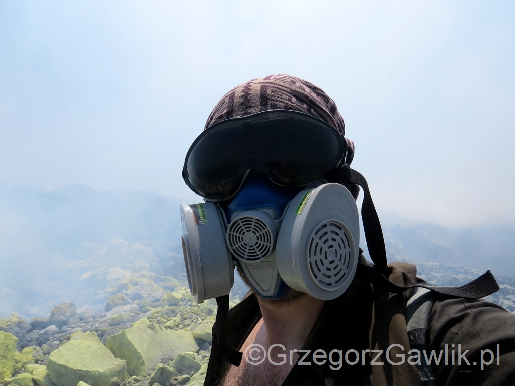 Grzegorz na wulkanie Anak Krakatau