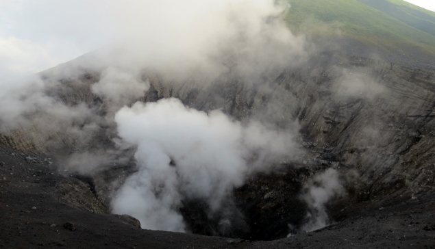 Krater wulkanu Lokon-Tompuluan