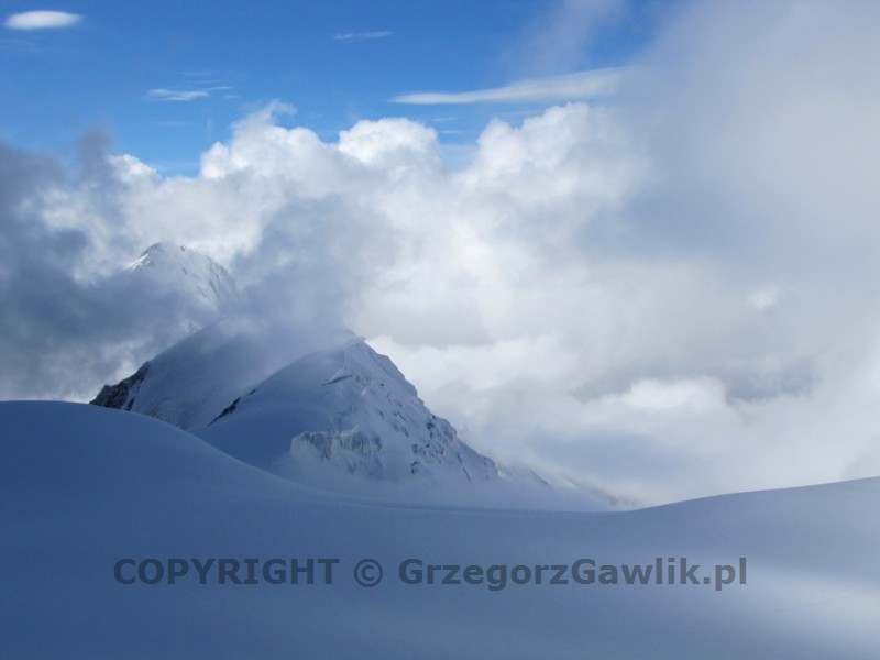 Ilustracja: w masywie Kazbeka na ok. 4400 m