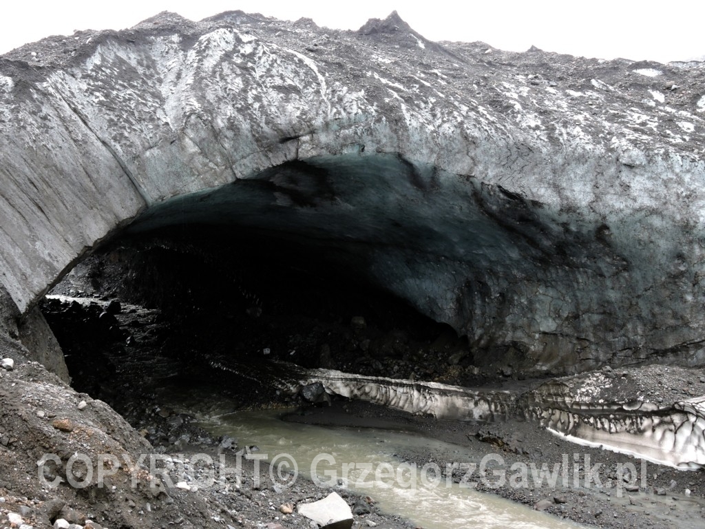 Brama lodowcowa (a w tym wypadku nawet tunel) w lodowcu Kverkjökull (część Vatnajökull)