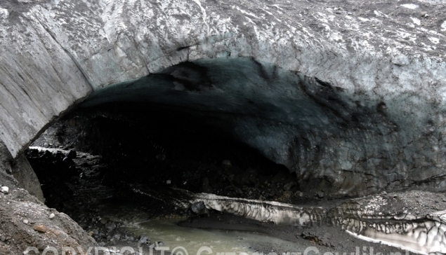 Brama lodowcowa (a w tym wypadku nawet tunel) w lodowcu Kverkjökull (część Vatnajökull)