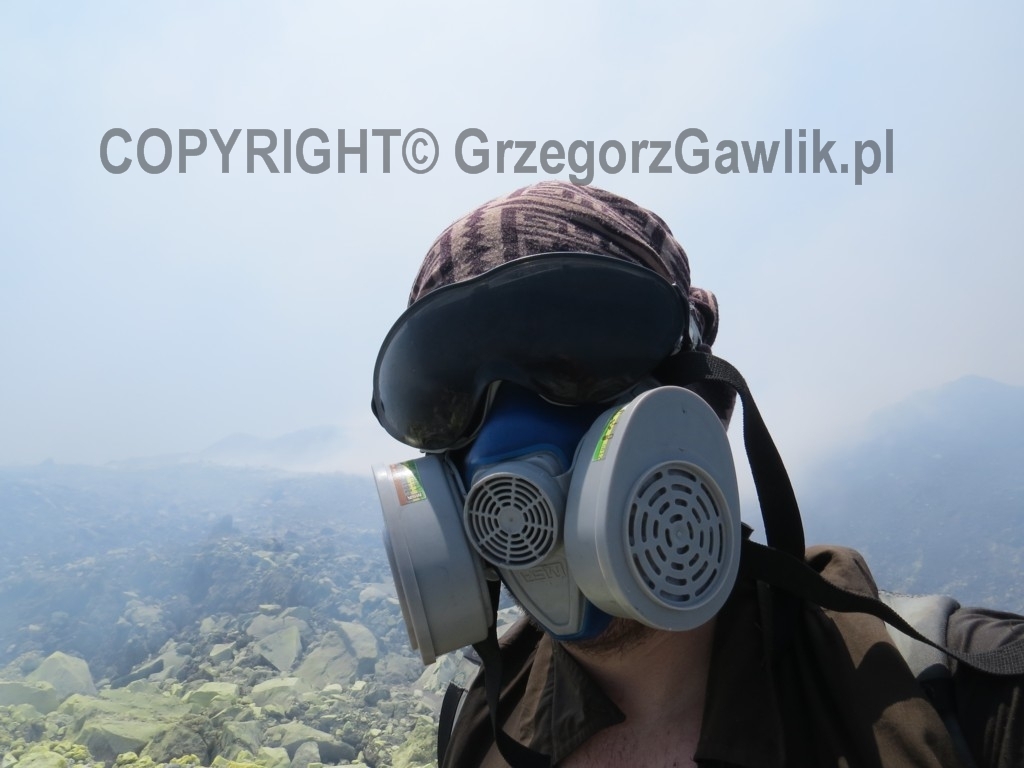Grzegorz Gawlik na wulkanie Anak Krakatau, Indonezja