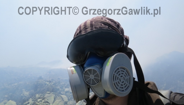 Grzegorz Gawlik na wulkanie Anak Krakatau, Indonezja
