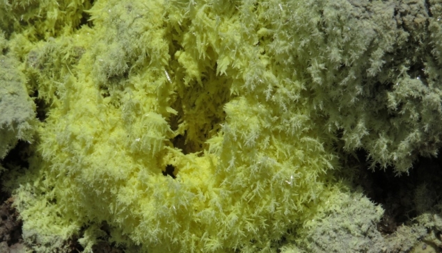 W wulkanie Papandayan, Indonezja